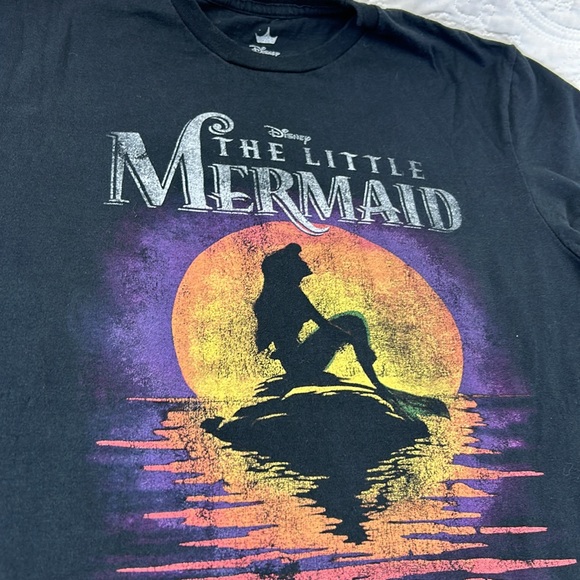 Disney - The Little Mermaid graphic tee women’s medium - Picture 2 of 5